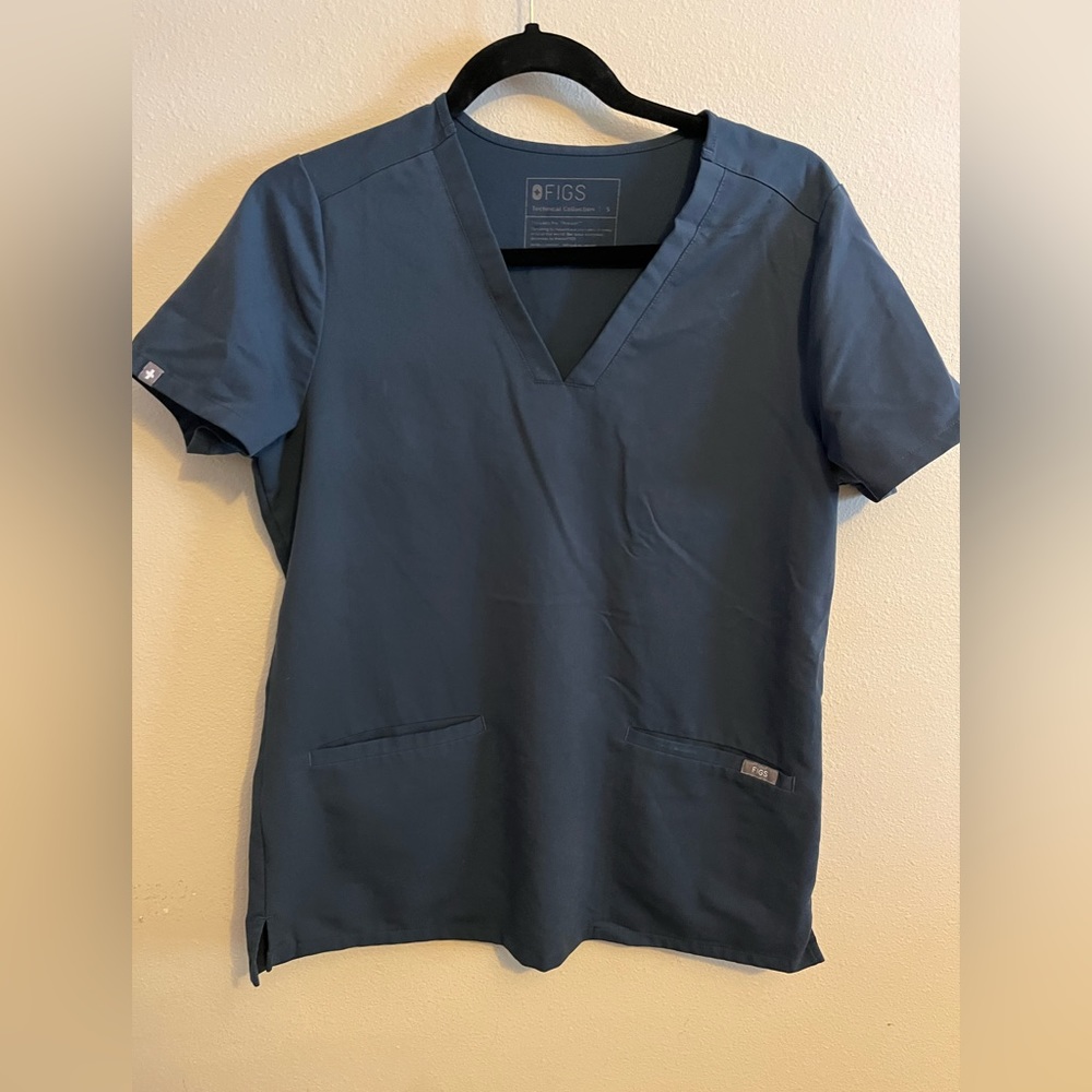 Pre-Owned 
Figs 
Casma Three Pockets Scrub Top